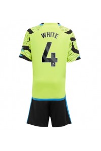 Arsenal Ben White #4 Jalkapallovaatteet Lasten Vieraspeliasu 2023-24 Lyhythihainen (+ Lyhyet housut)